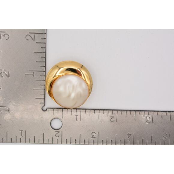 Vintage Clip On Earrings White Faux Pearl Shiny Gold Tone Chunky 1980s BinAV - Picture 12 of 12